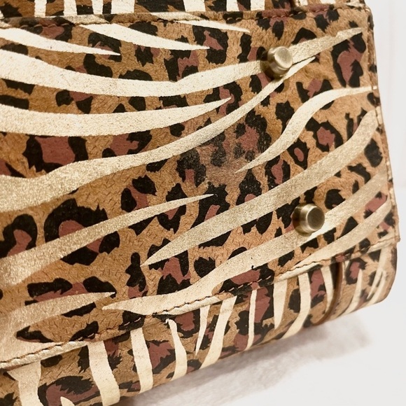 The Find Animal Tote w/Wallet - Picture 5 of 11